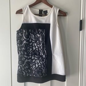 Beautiful black and white detailed Worthington blouse